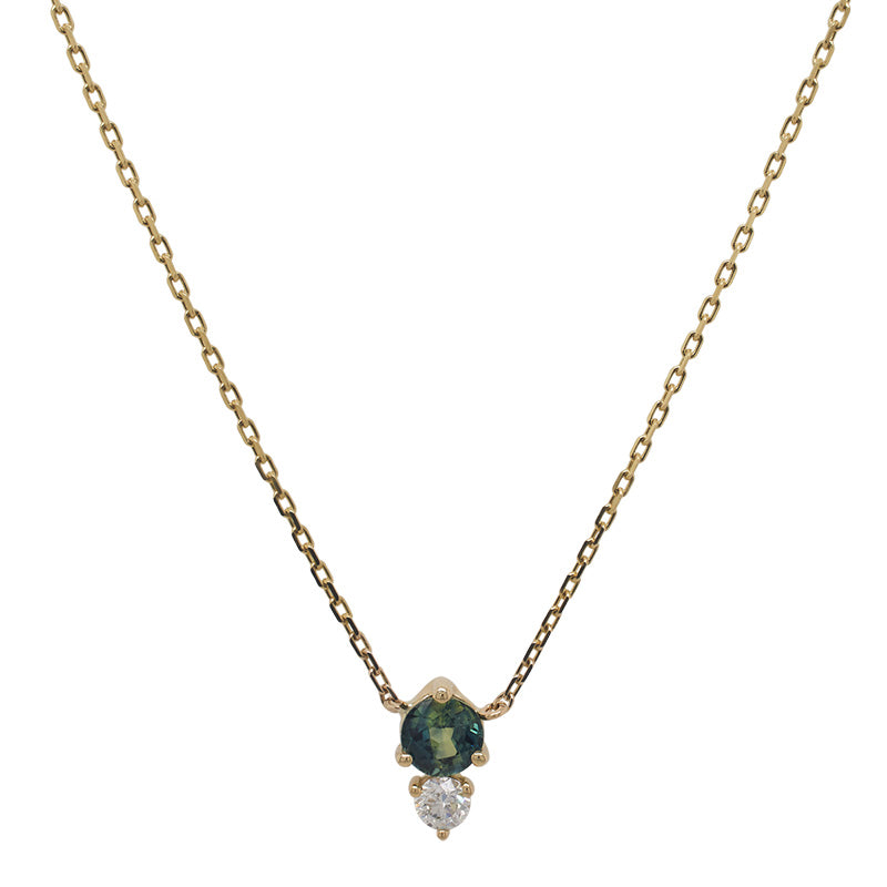 Set in a north-south setting, this blue-green round cut sapphire and diamond necklace is cast in 14 kt yellow gold.