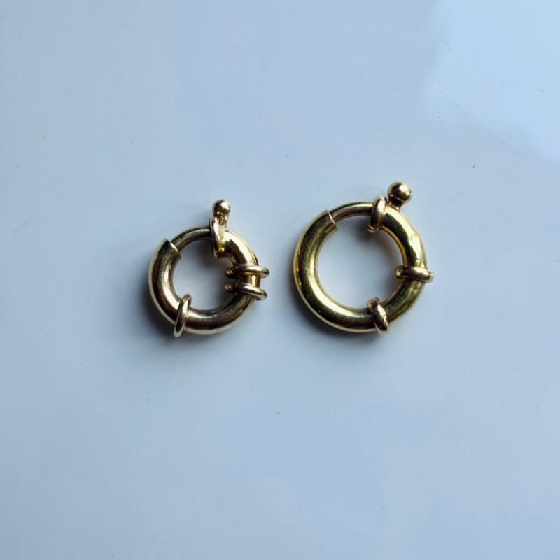 
                  
                    Load image into Gallery viewer, Large and Small Vintage Spring Ring Charm Holder
                  
                