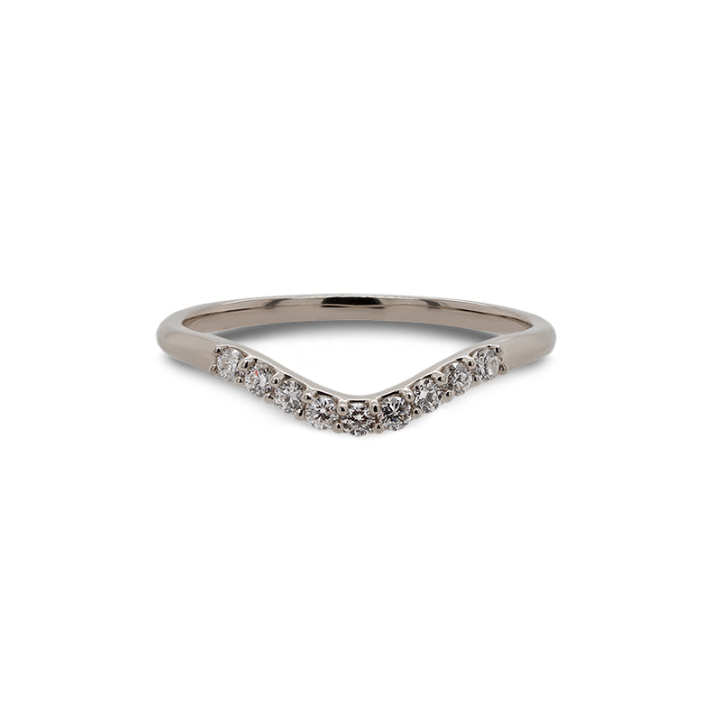 Front view of a shadow band with 9 round cut diamonds and set in 14 kt white gold.