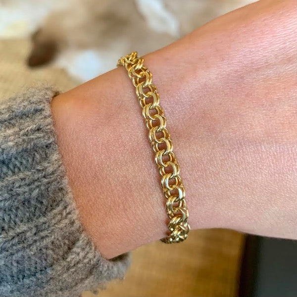 Image of ladies left wrist with a vintage 14k yellow gold bracelet with a double-round link pattern.